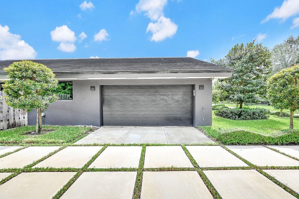 MONTGOMERY GROVES ESTATES - Residential