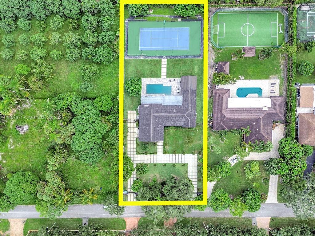 MONTGOMERY GROVES ESTATES - Residential