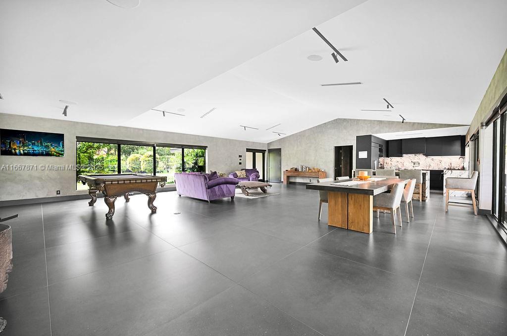 MONTGOMERY GROVES ESTATES - Residential