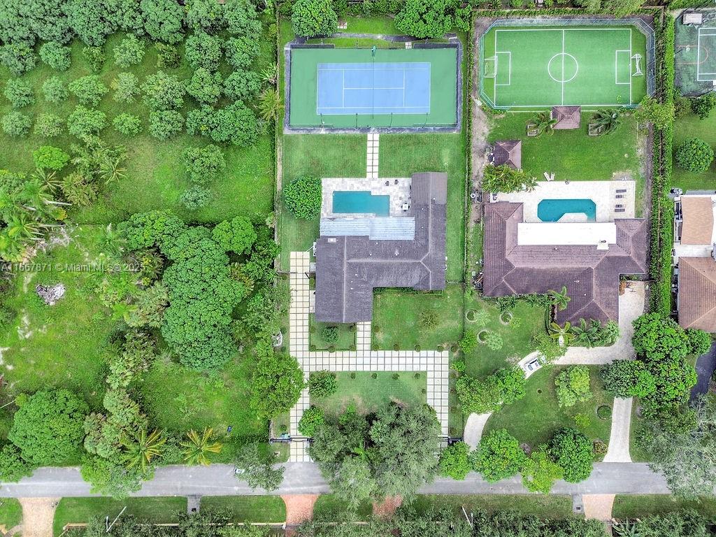 MONTGOMERY GROVES ESTATES - Residential