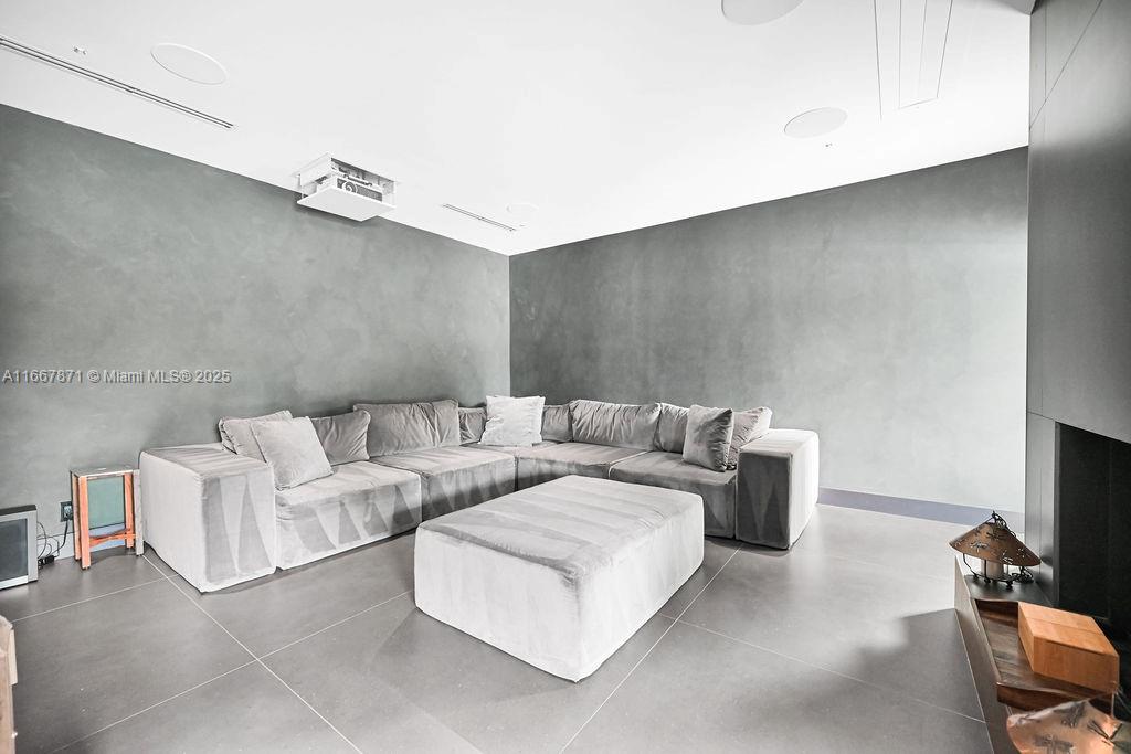 MONTGOMERY GROVES ESTATES - Residential