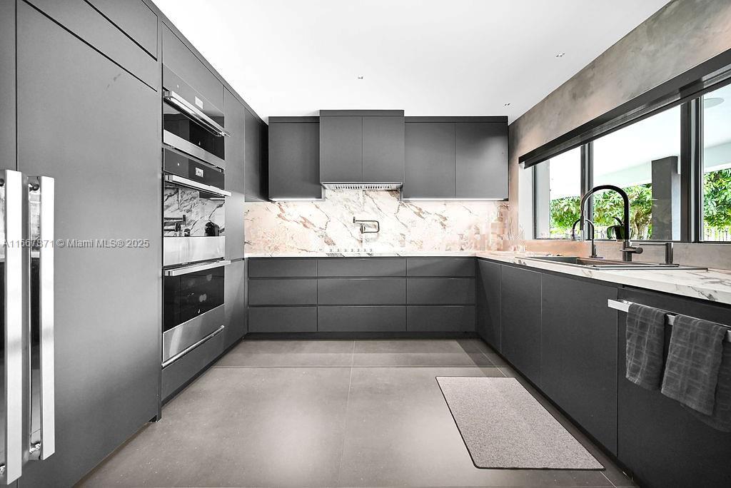 MONTGOMERY GROVES ESTATES - Residential