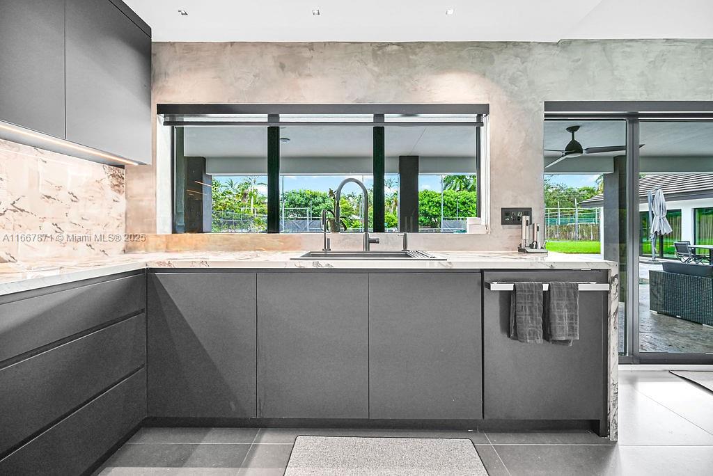 MONTGOMERY GROVES ESTATES - Residential