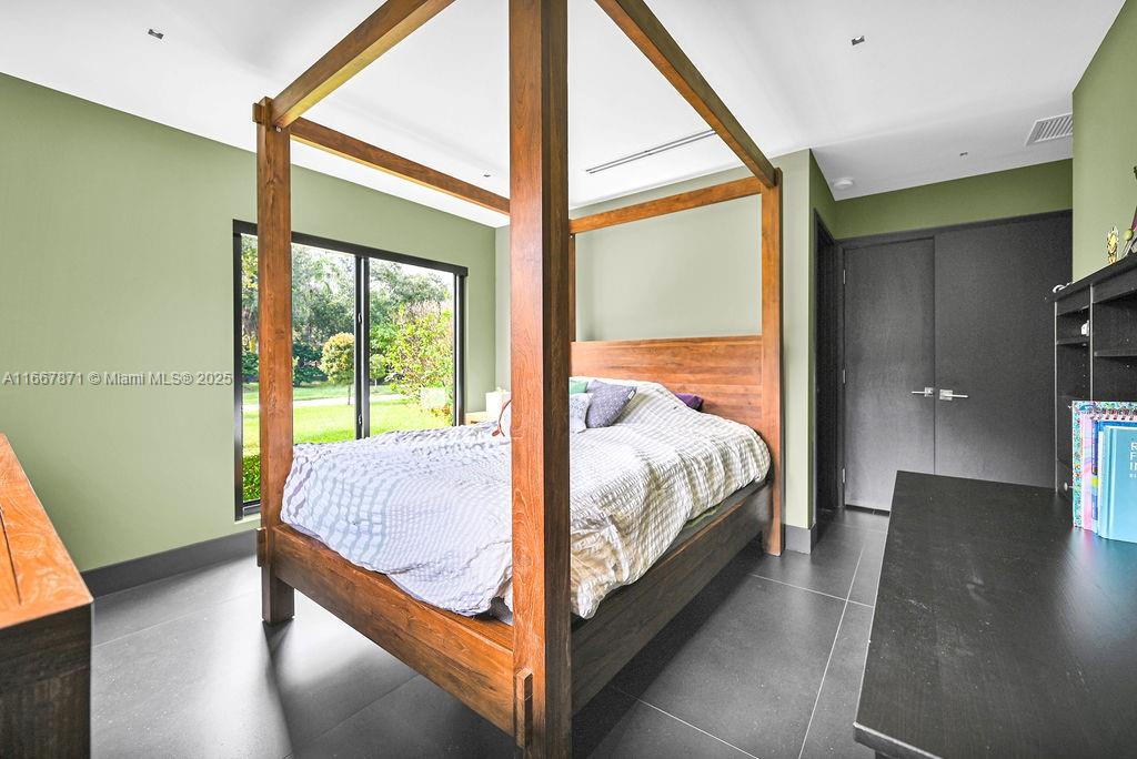 MONTGOMERY GROVES ESTATES - Residential