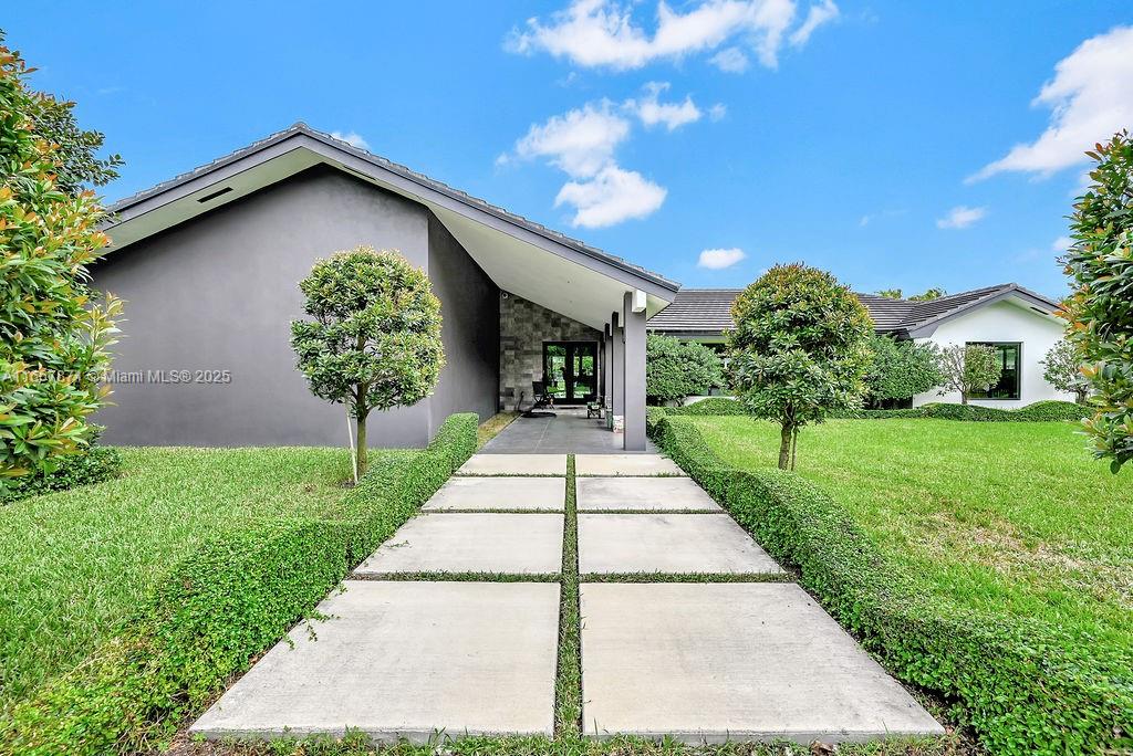Constructed 2021, 3,537 sq. ft. home gracefully nestled on a sprawling builder's acre within a secure cul-de-sac gated lot. This residence boasts 5 spacious BR/5 elegantly designed BA, adorned with 24x 24 Italian tile that adds a touch of sophistication throughout. The interior impresses with vaulted high ceilings, contemporary bathrooms, and a gourmet kitchen equipped with stainless steel Jenn-Air appliances, with a beautiful stone countertop, perfect for your culinary creations. Enjoy the luxury of an in-home theater and an abundance of natural light streaming through the numerous windows. Step outside to a covered, expansive patio that seamlessly transitions to a 40ft x 20ft saltwater pool surrounded by a travertine deck, ideal for both relaxation and entertaining.