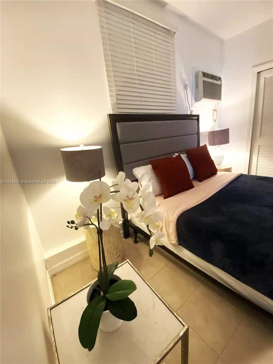 HOLLYWOOD LAKES SECTION - Residential Lease