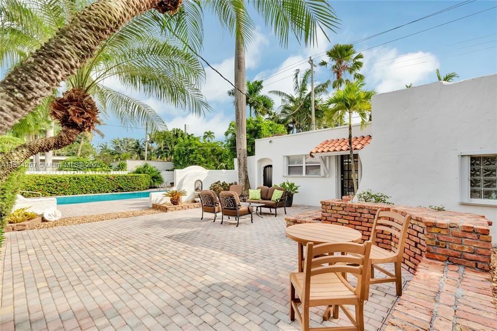 HOLLYWOOD LAKES SECTION - Residential Lease