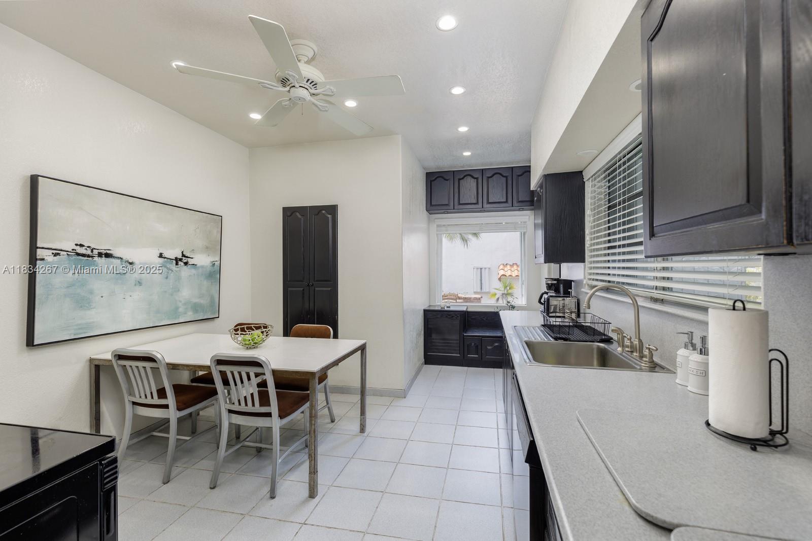 HOLLYWOOD LAKES SECTION - Residential Lease