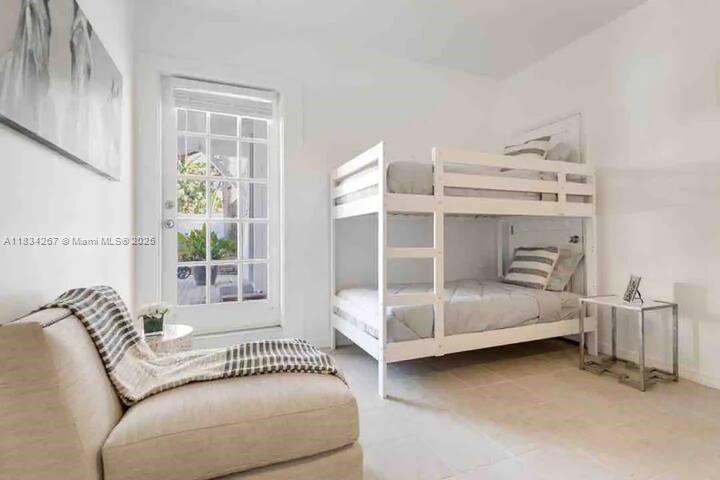 HOLLYWOOD LAKES SECTION - Residential Lease