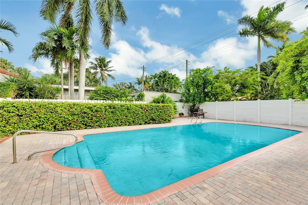 HOLLYWOOD LAKES SECTION - Residential Lease