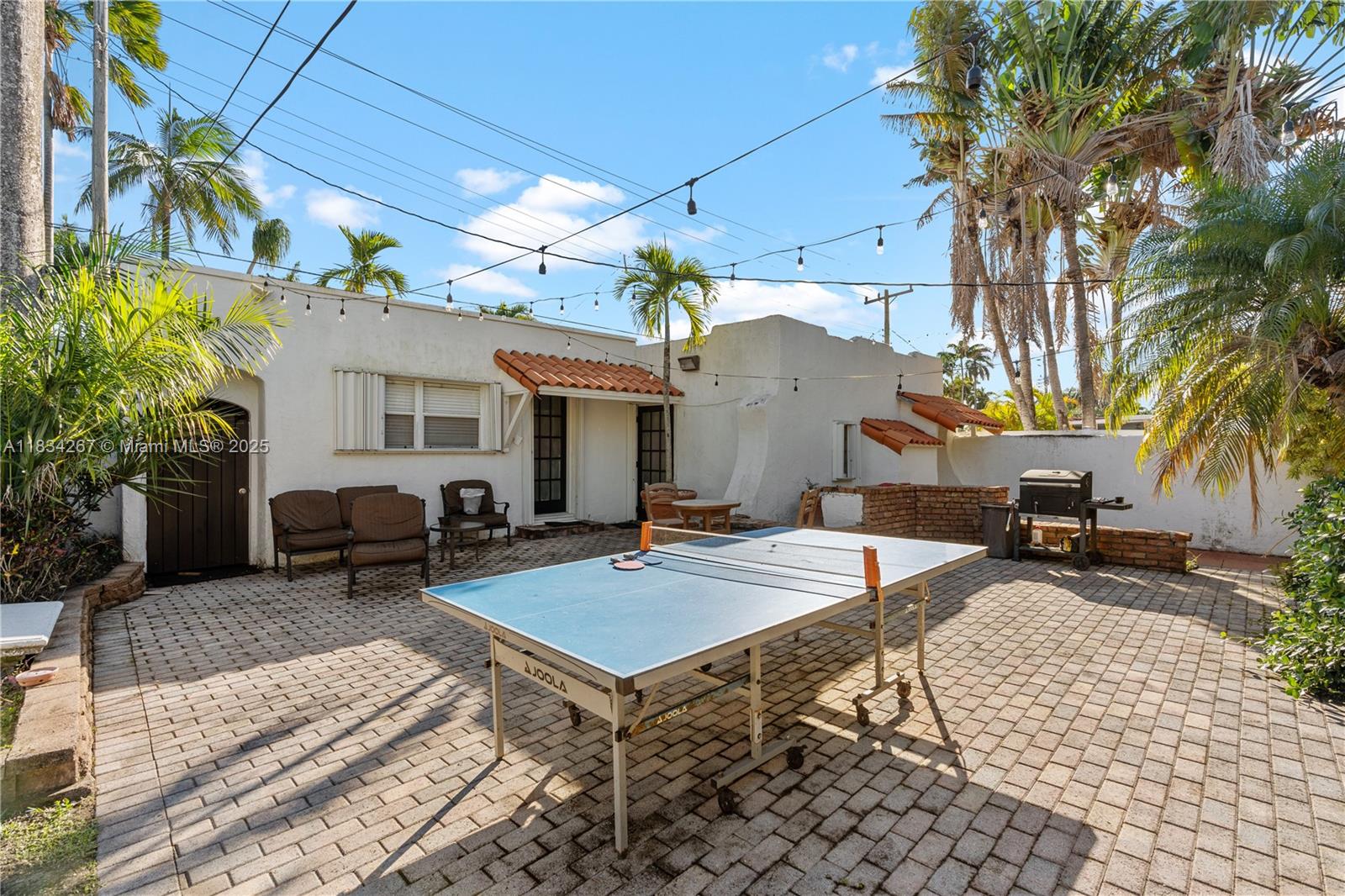 HOLLYWOOD LAKES SECTION - Residential Lease