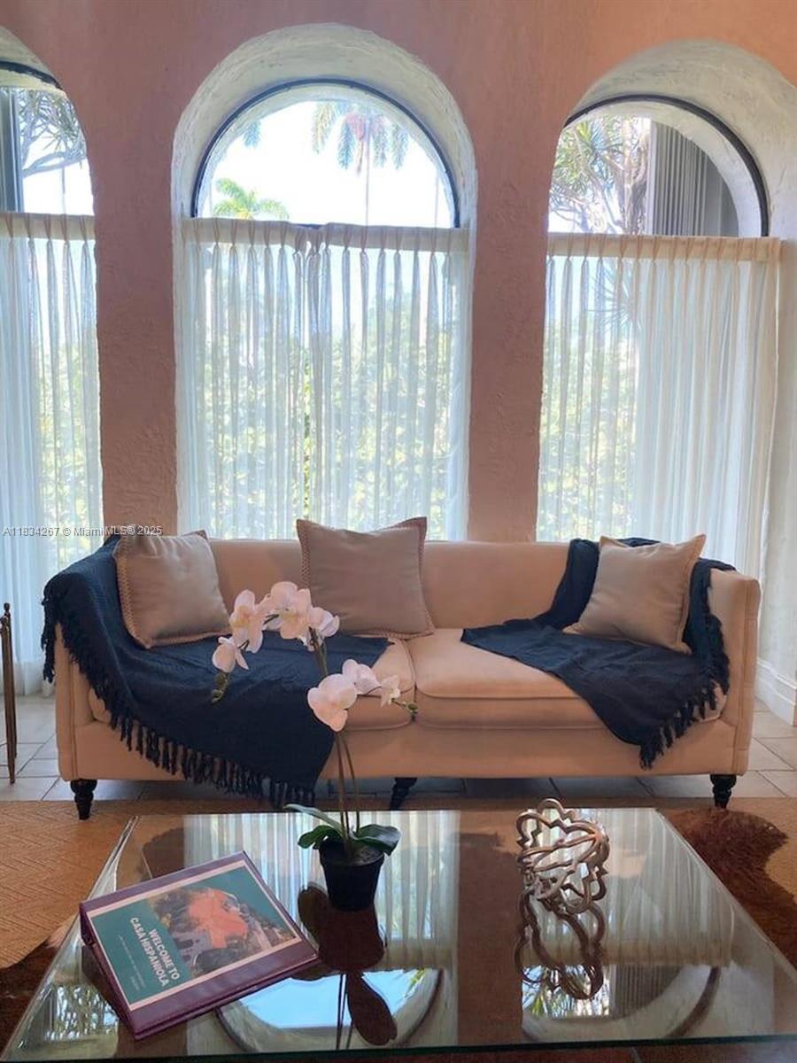 HOLLYWOOD LAKES SECTION - Residential Lease