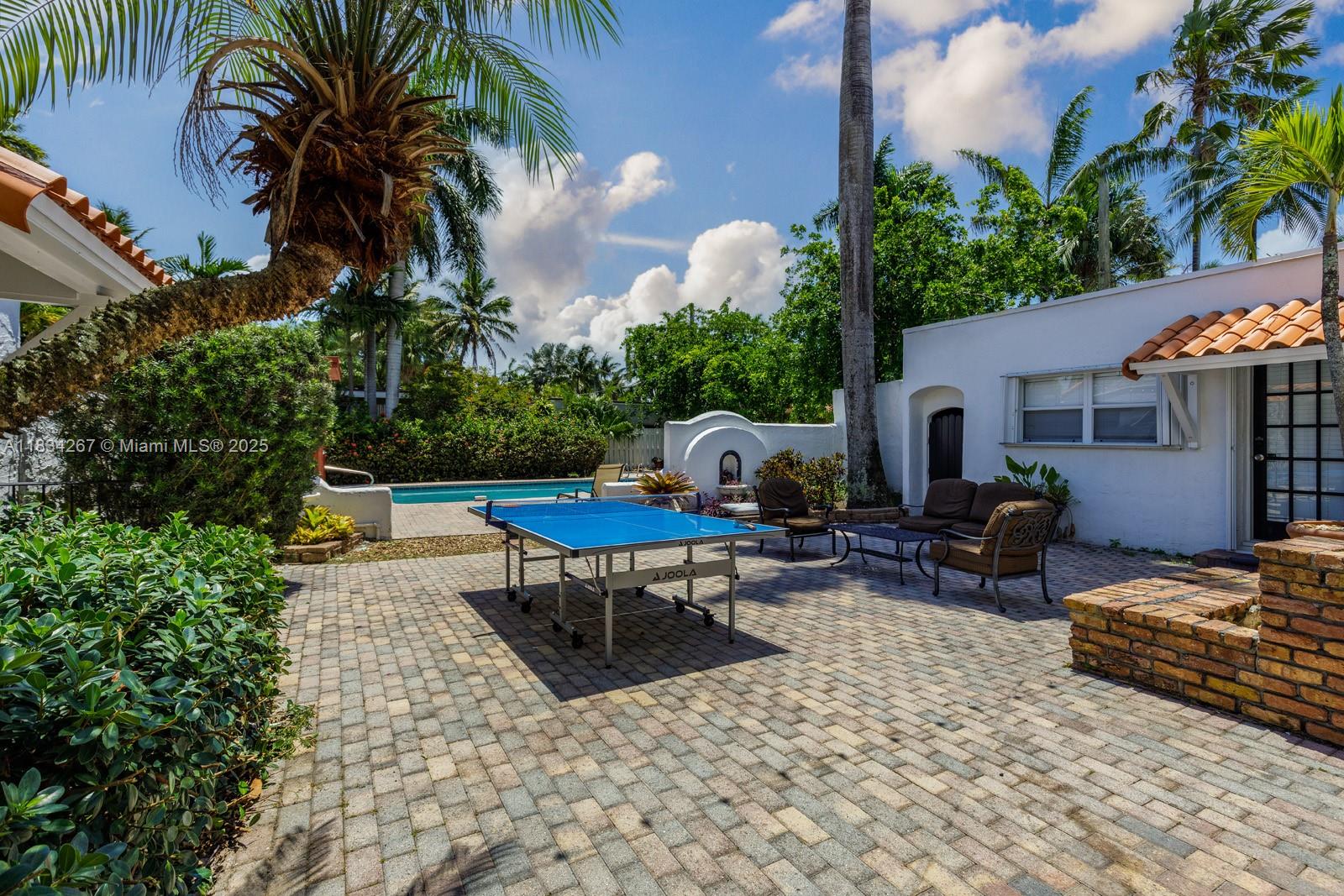 HOLLYWOOD LAKES SECTION - Residential Lease