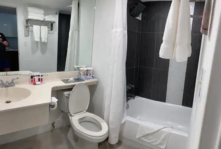 THE AVENTURA BEACH CLUB C - Residential