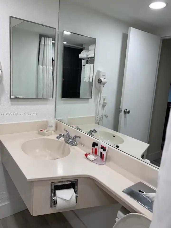 THE AVENTURA BEACH CLUB C - Residential