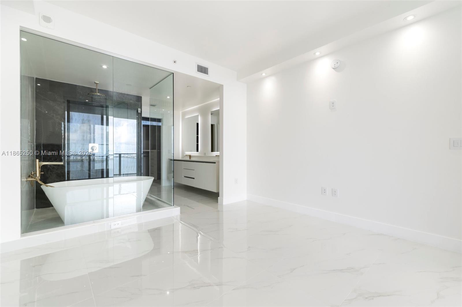 ARIA RESERVE - Residential Lease