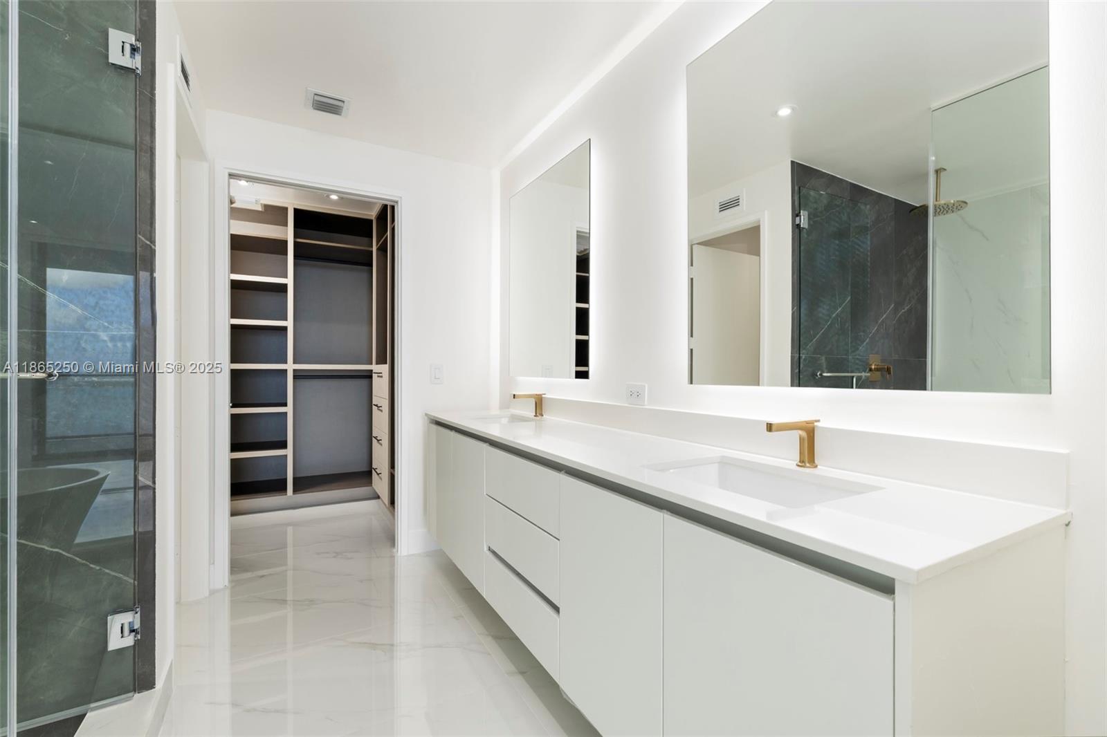 ARIA RESERVE - Residential Lease