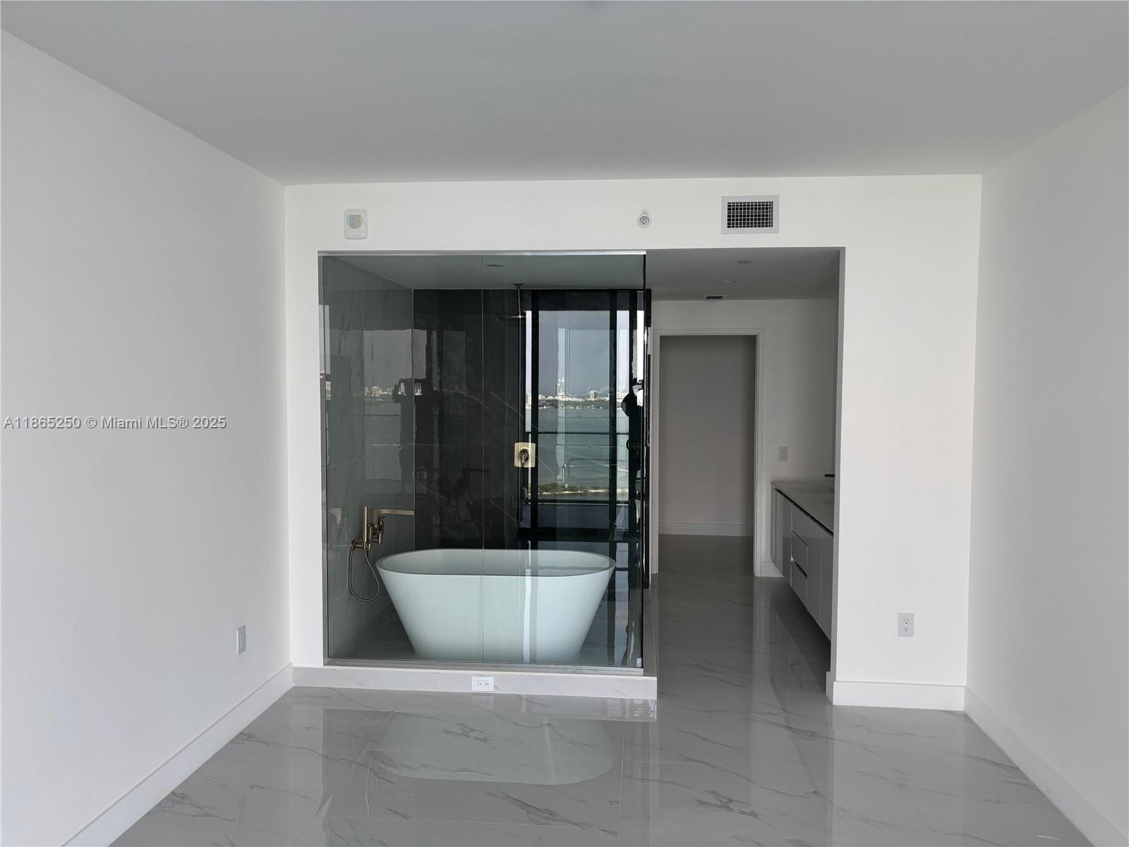 700 NE 24th St 3705