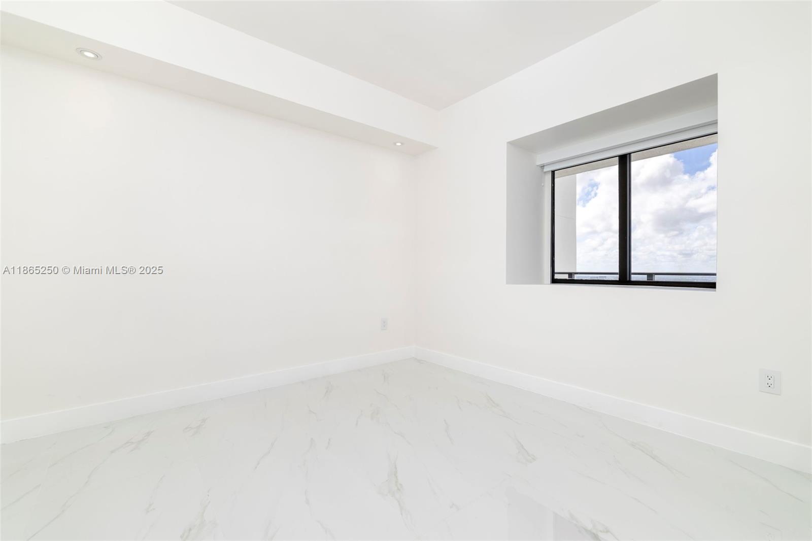 ARIA RESERVE - Residential Lease