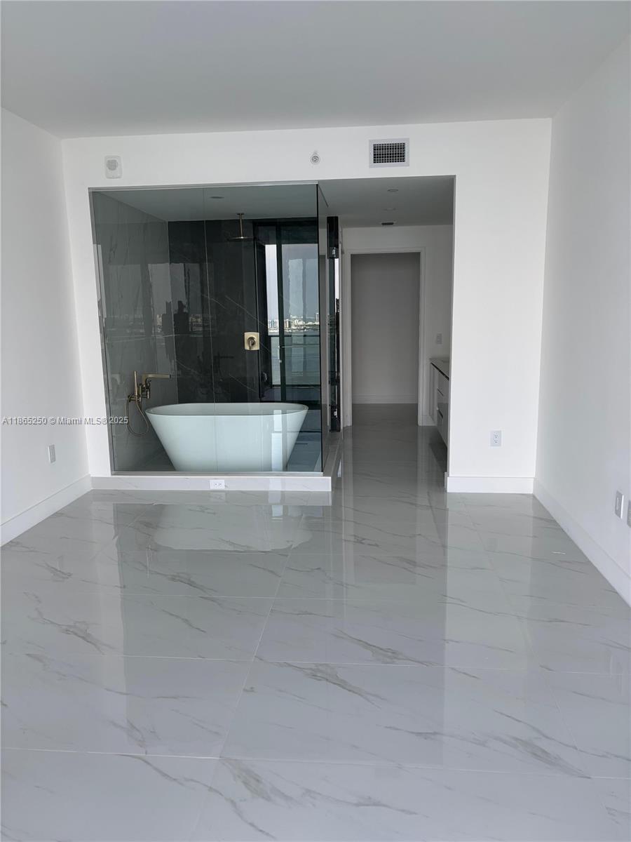 700 NE 24th St 3705