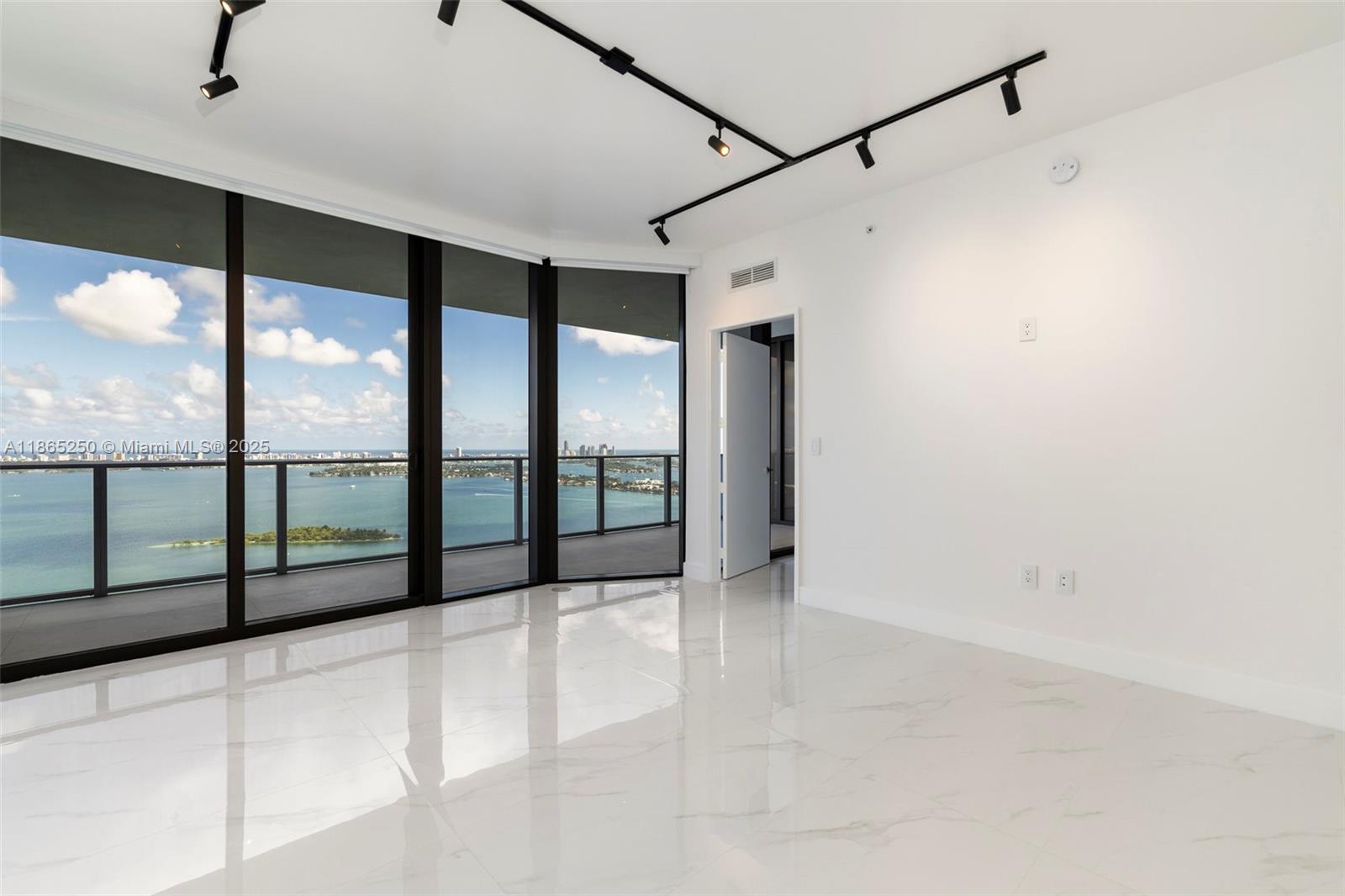 ARIA RESERVE - Residential Lease