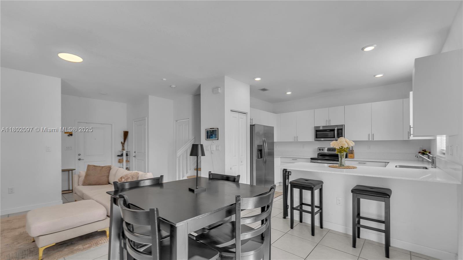 VISTA LAGO - Residential