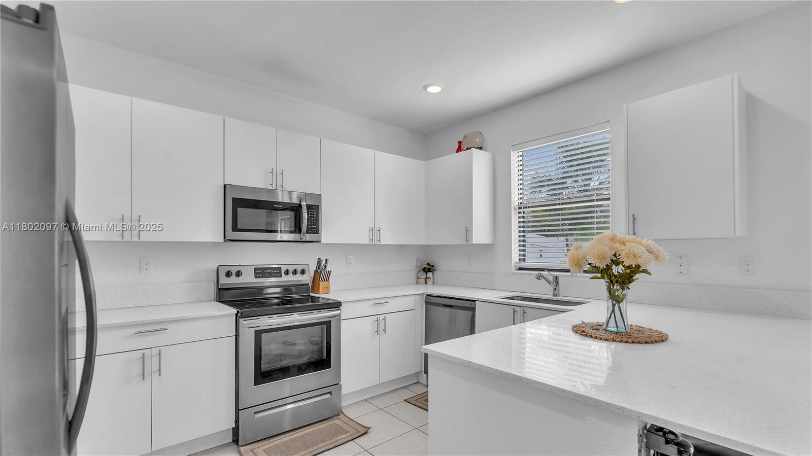 VISTA LAGO - Residential