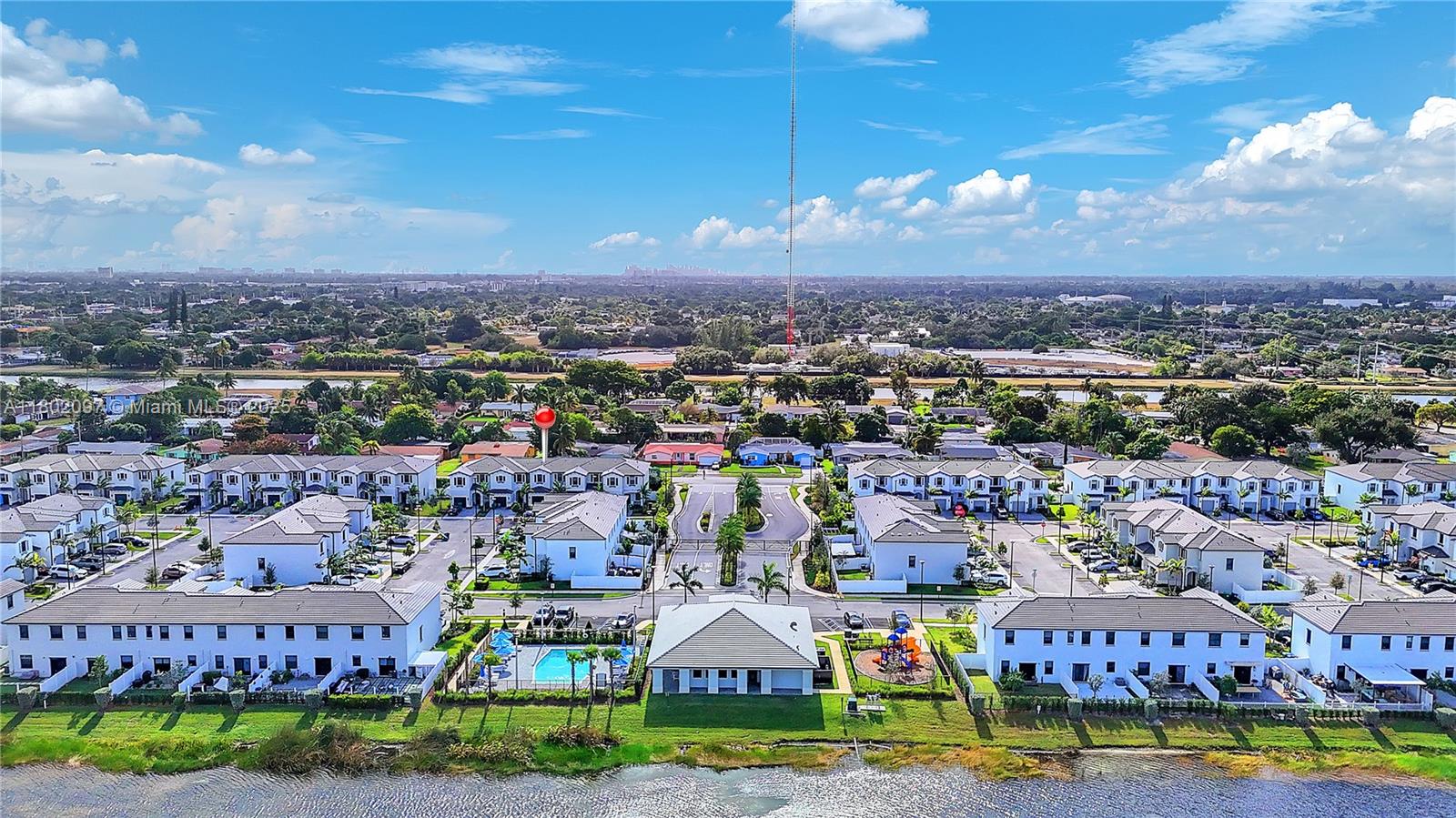 VISTA LAGO - Residential