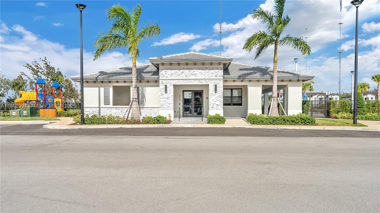 VISTA LAGO - Residential