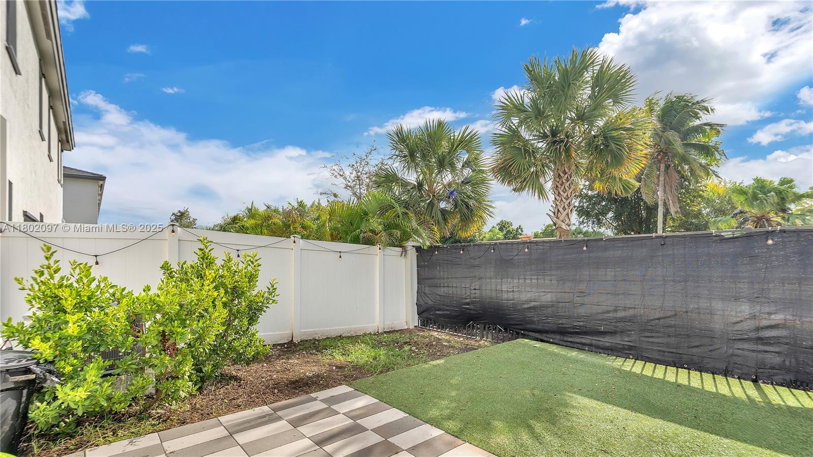 VISTA LAGO - Residential