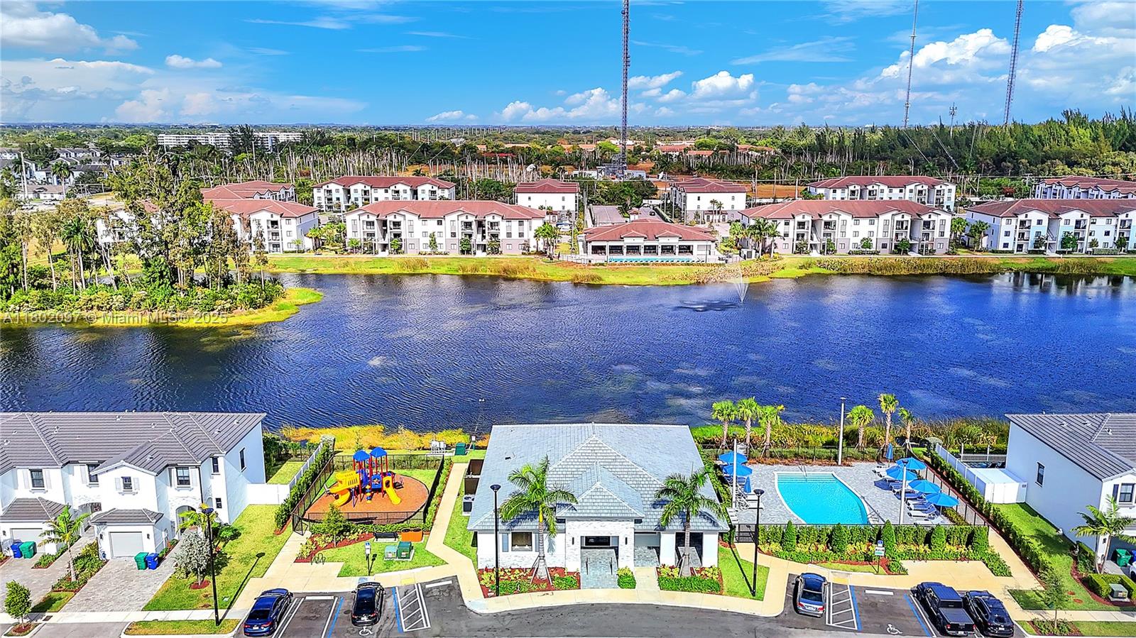 VISTA LAGO - Residential