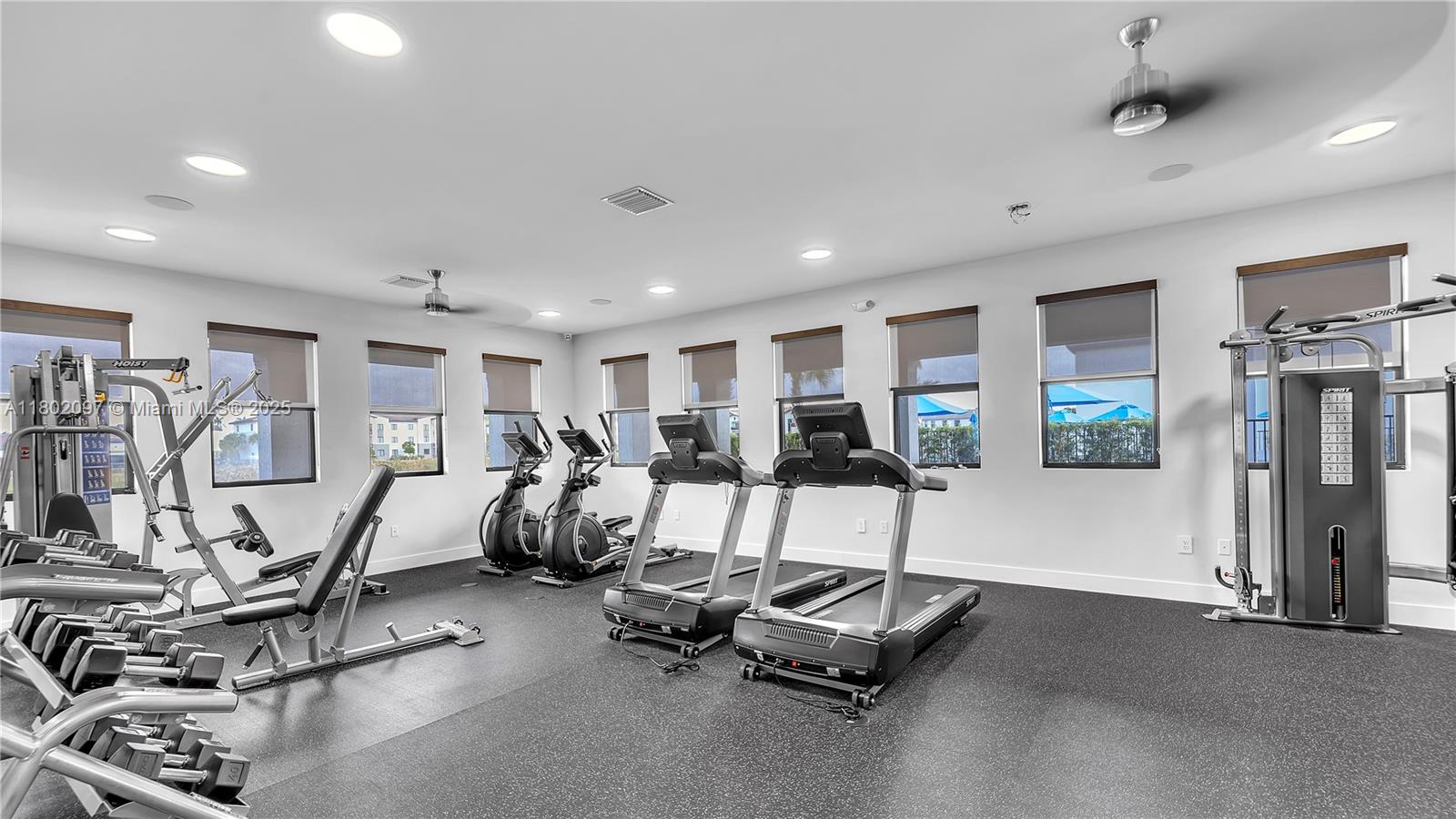 VISTA LAGO - Residential