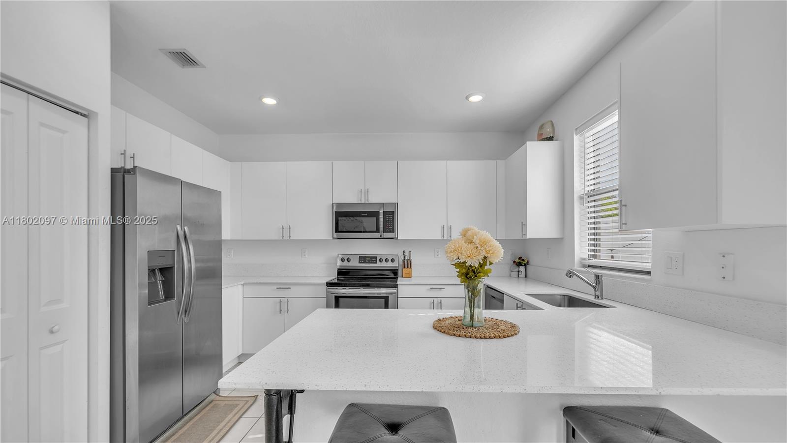 VISTA LAGO - Residential