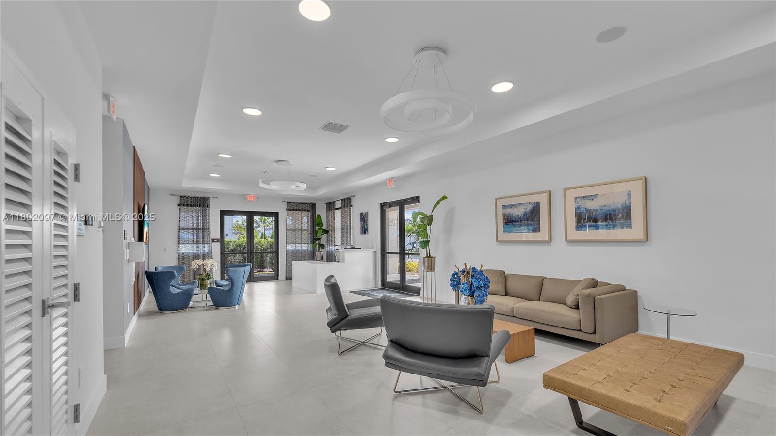 VISTA LAGO - Residential
