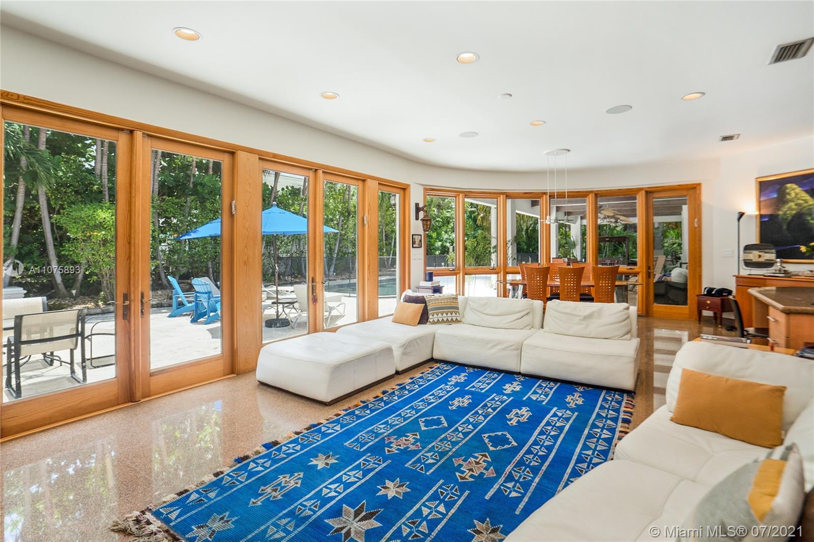 GOLDEN BEACH SEC F - Residential