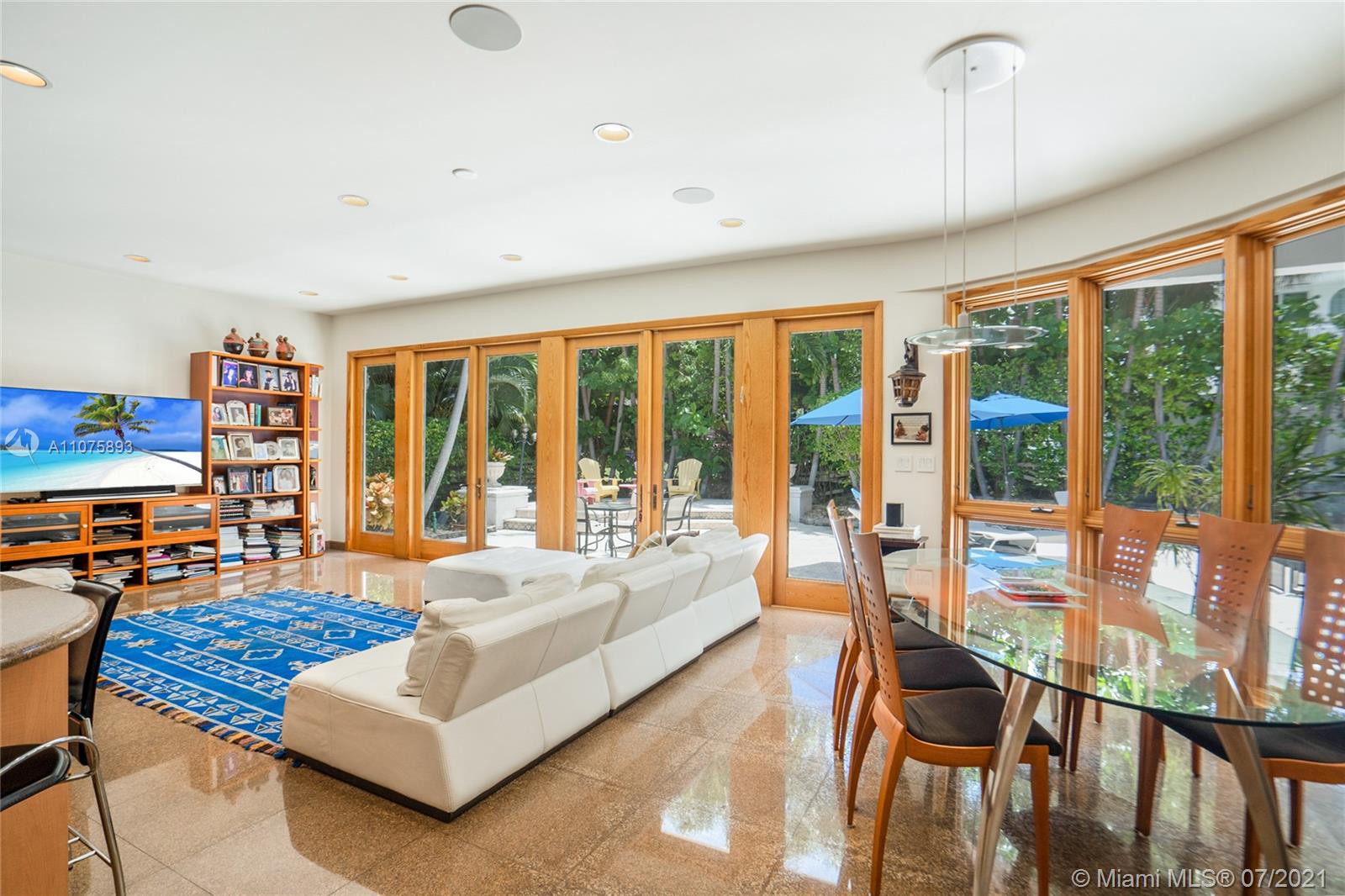 GOLDEN BEACH SEC F - Residential