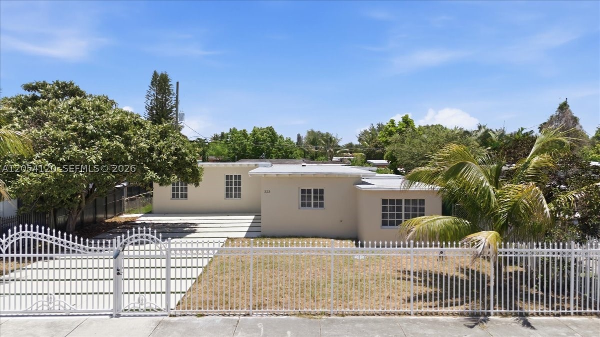 323 NW 104th Ter