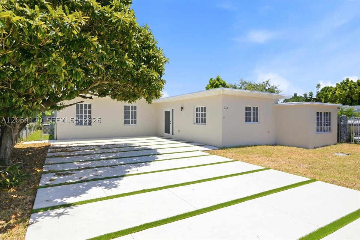 323 NW 104th Ter