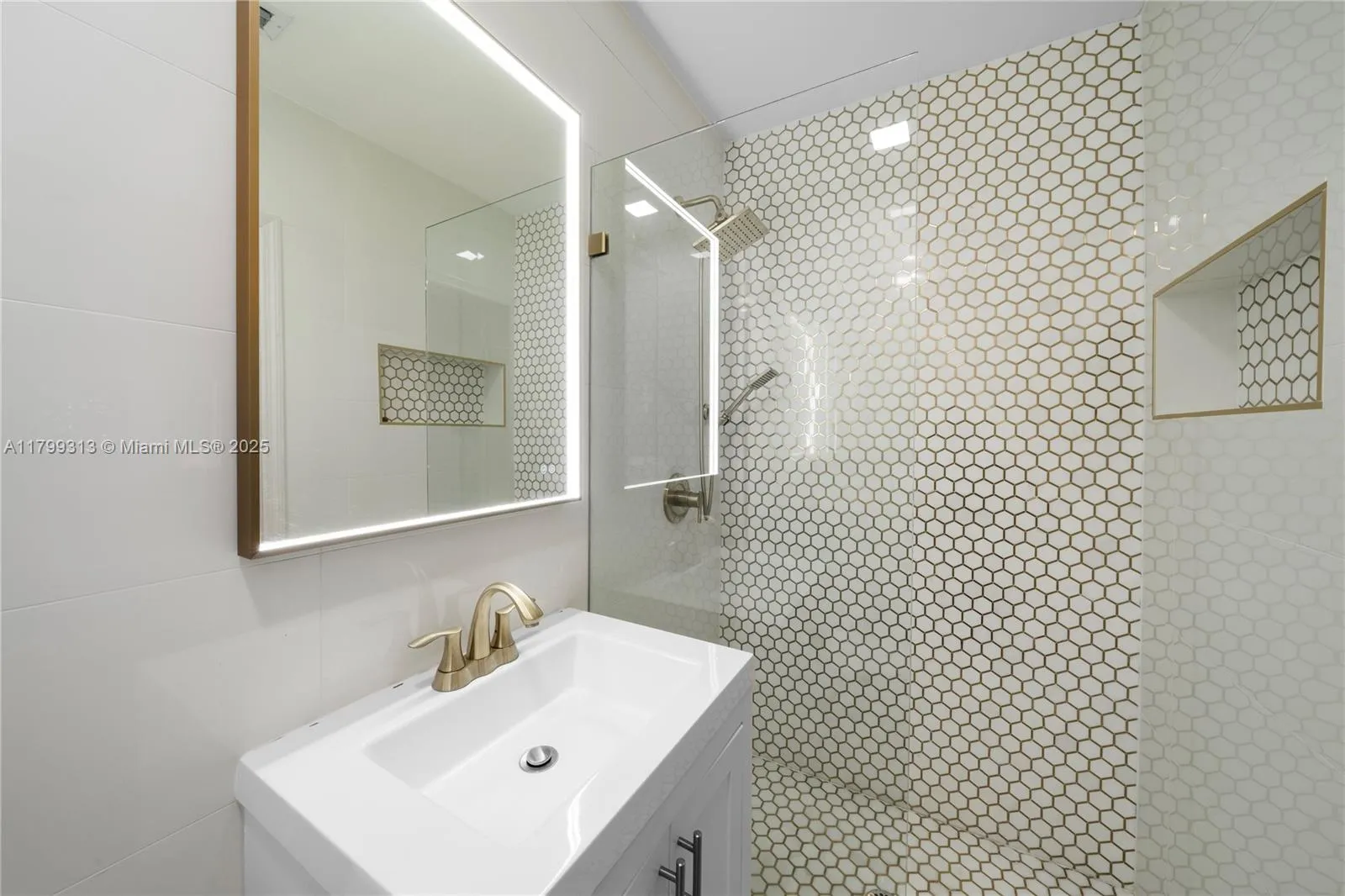 Coral Gables, Florida 33146, United States, 4 Bedrooms Bedrooms, ,4 BathroomsBathrooms,Residential,Active,125740