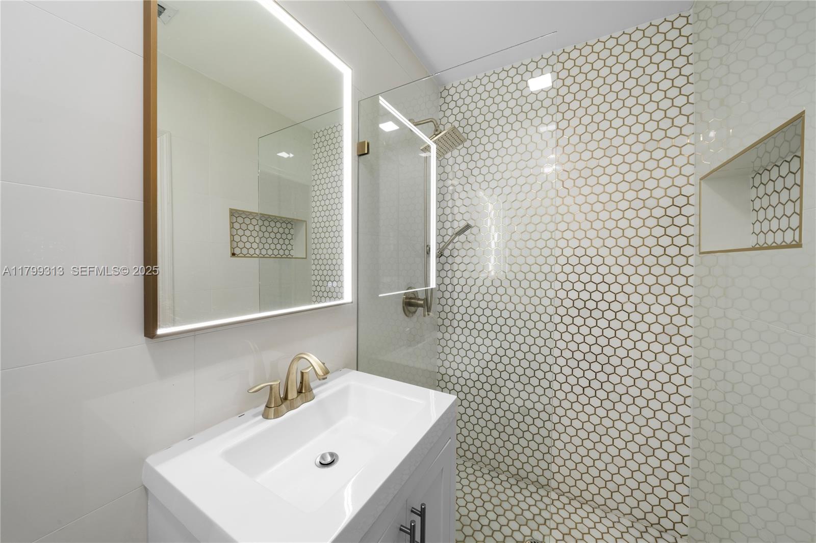 CORAL GABLES RIVIERA SEC - Residential