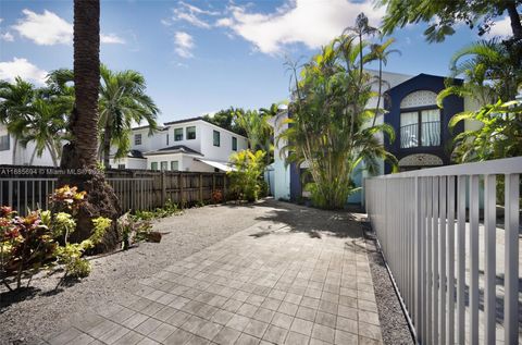 2818 W Trade Ave Coconut Grove FL 33133