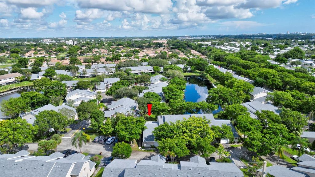 Photo of 1937 E Discovery Cir E #1937, Deerfield Beach, FL 33442 (MLS # A11668121)