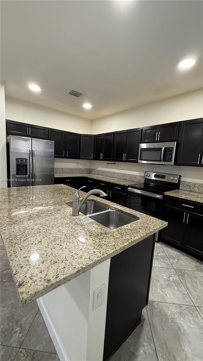 COCO PALM ESTATES - Residential Lease