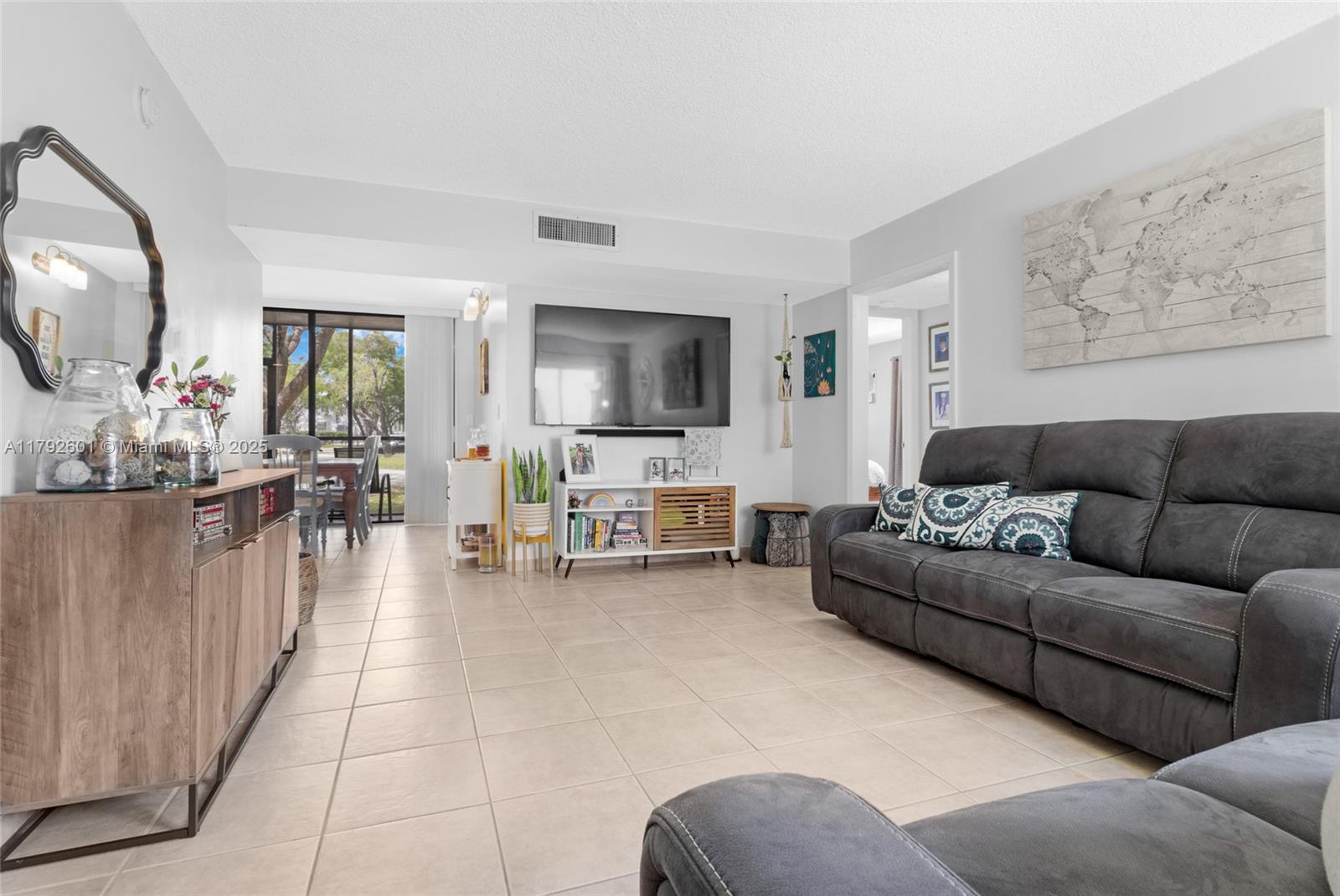 8400 Sw 133rd Ave Rd 112, Miami, Broward County, Florida - 3 Bedrooms  
2 Bathrooms - 