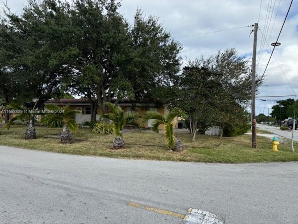 Photo of 1432-1434 SE 2nd Ave, Deerfield Beach, FL 33441 (MLS # A11693389)