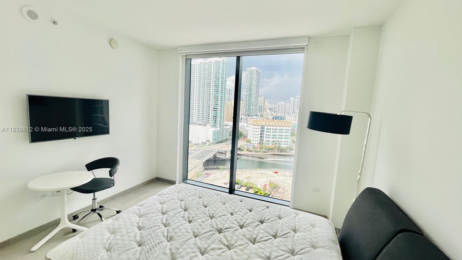 REACH CONDO - Residential