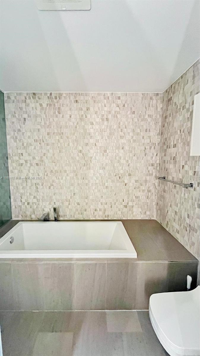 REACH CONDO - Residential