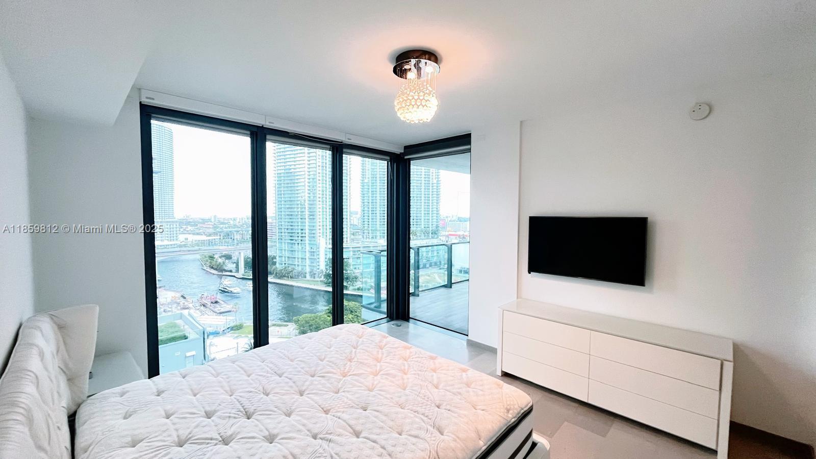 REACH CONDO - Residential