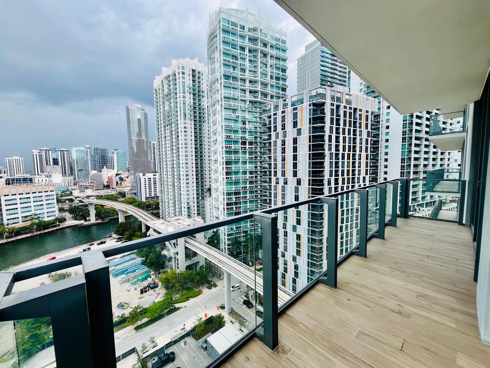 68 SE 6th St 1212
