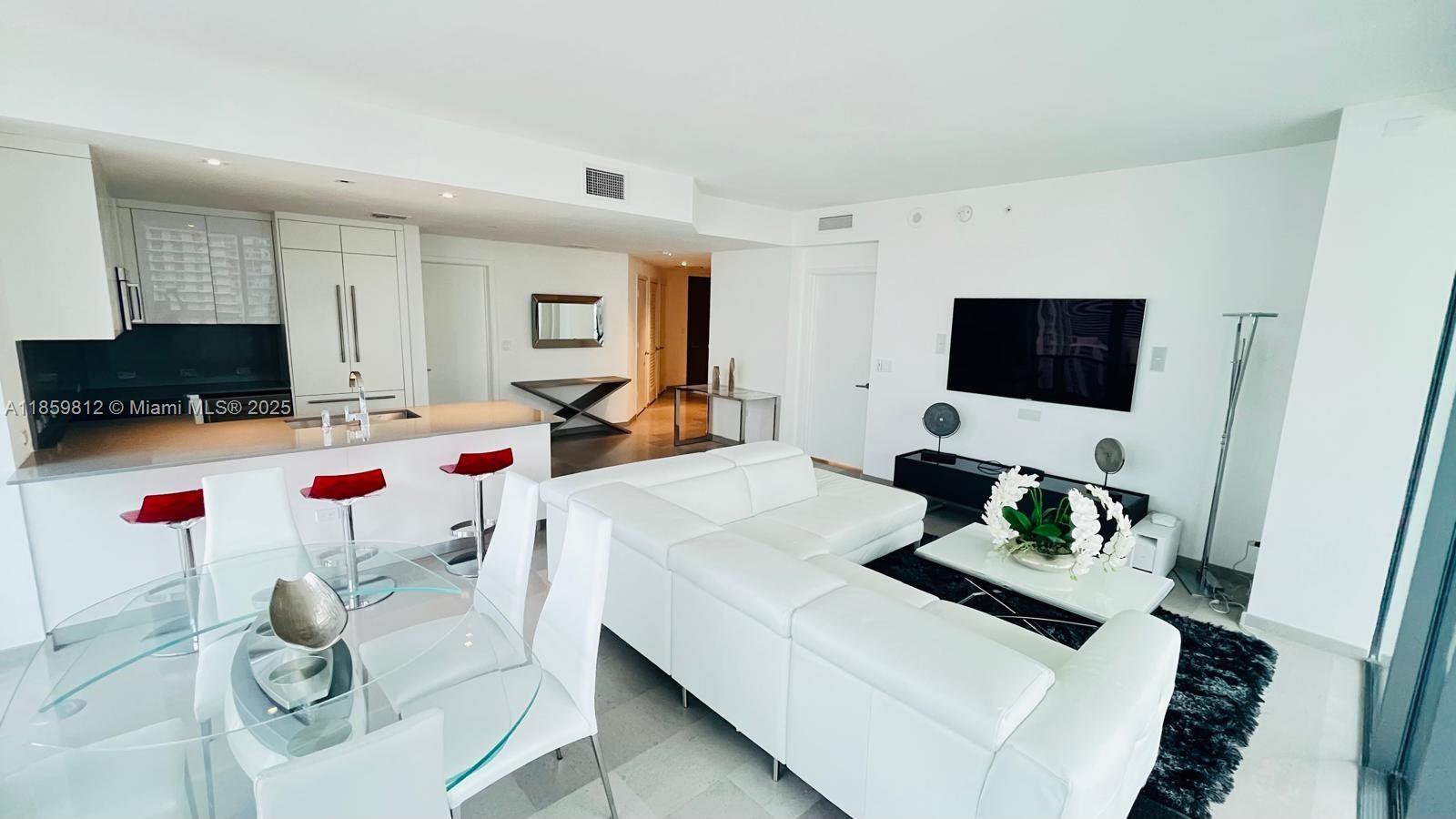 REACH CONDO - Residential